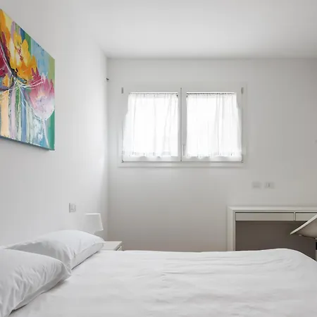 Bilocale Con Balcone Vicino Palazzo Del Ghiaccio